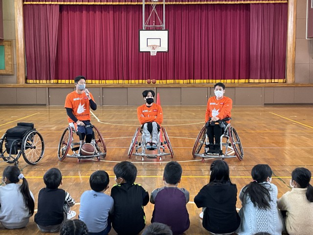 2021/12/10 車いすバスケット体験授業　稲越小学校