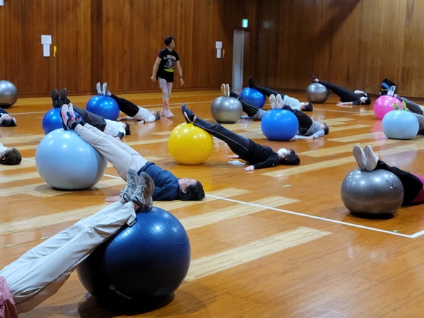 バランスボールで体幹UP　日１