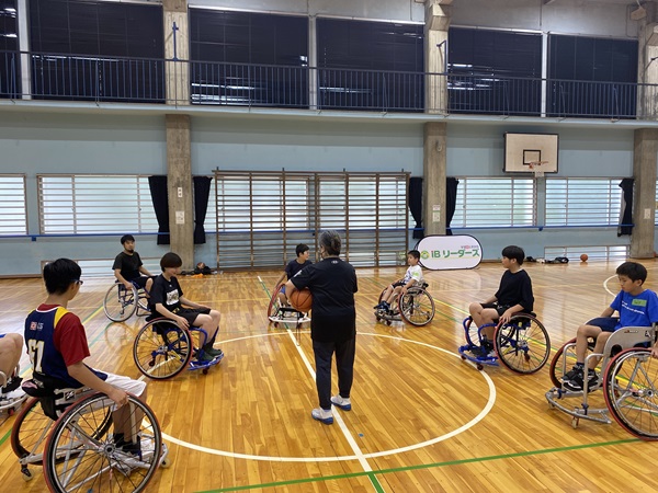 スポーツ用車いすで遊ぼう